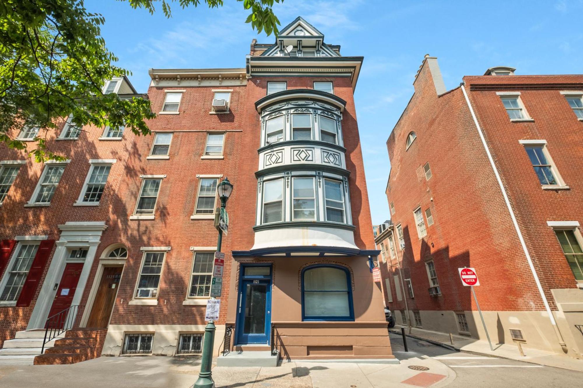 Exclusive Flat In Center Apartment *